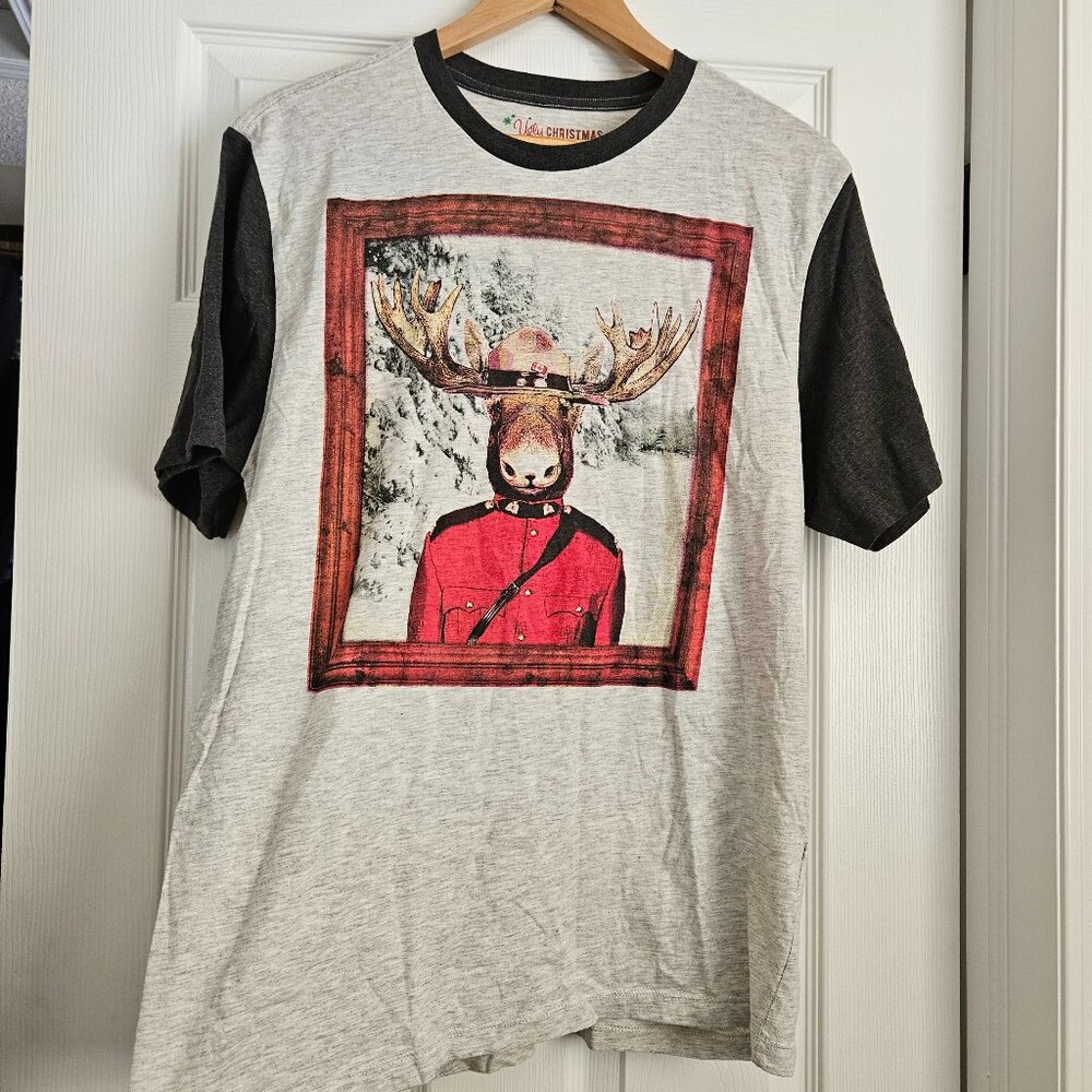 *Host Pick* Ugly Christmas T-shirts Moose Mountie In a Picture Framed - Size L